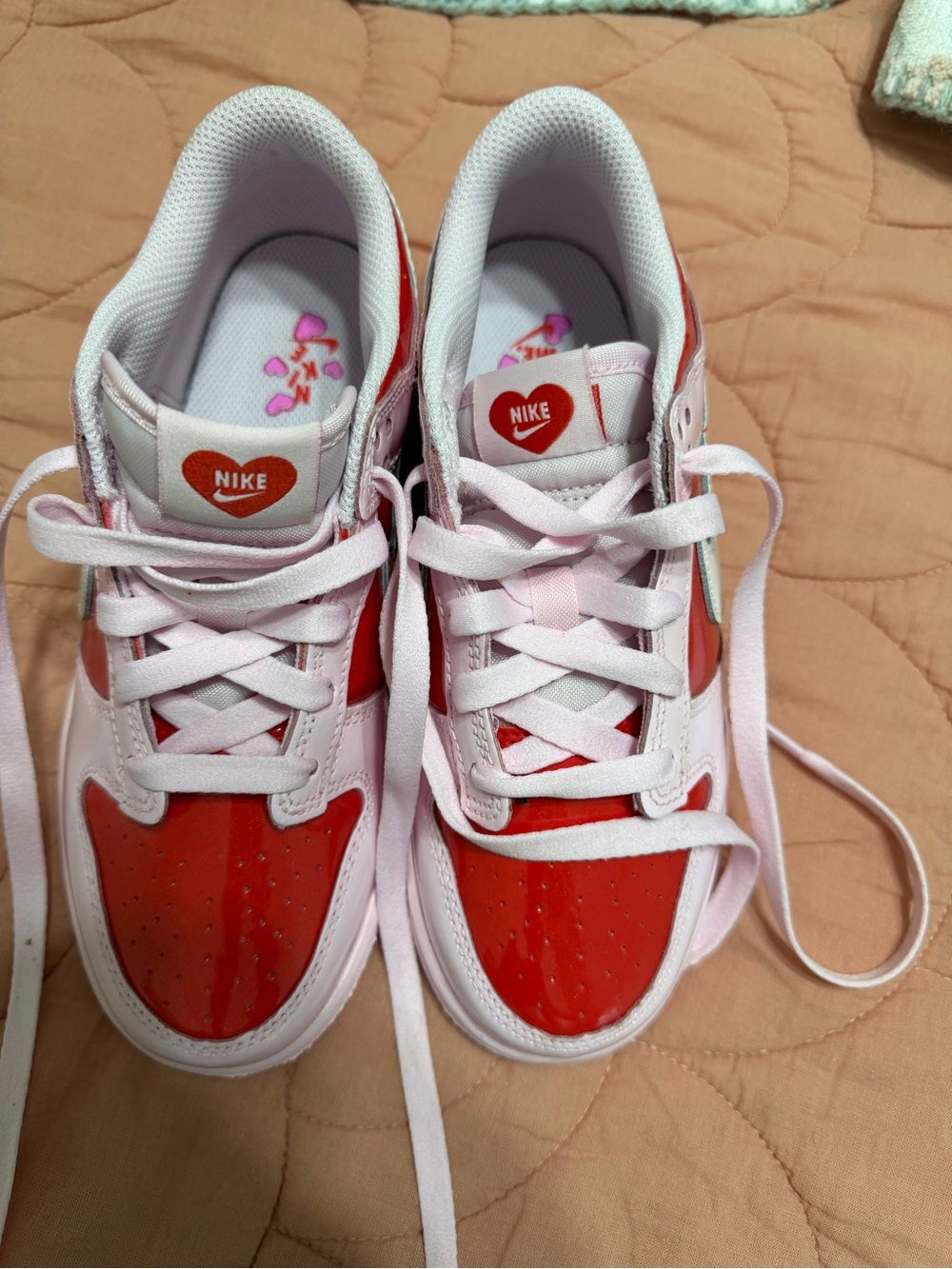 Nike Kids Low-Top Sneakers in Light Pink & Red Heart Accent Size 2Y